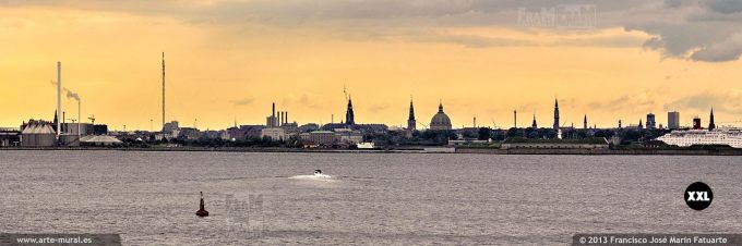 D3095F2. Sunrise city skyline from the sea, Copenhague 