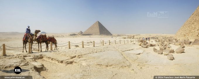 PRF6095403. Menkaure pyramid seen from the pyramid of Khafre, Giza pyramid complex  (Egypt)