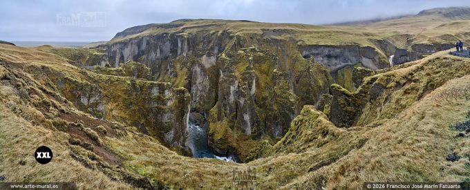 QF6766709. Fjaðrárgljúfur canyon, South Region (Iceland)