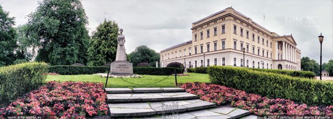 7N624702. Royal Palace in Oslo (Norway)